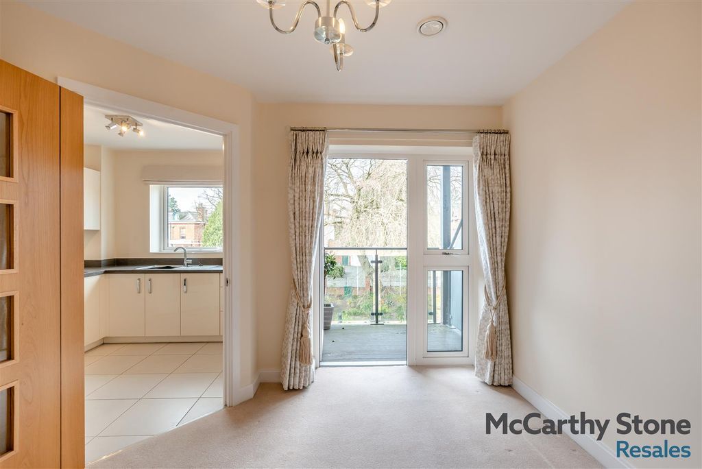 Property photo 3 of 22 8685486-Interior09.Jpg