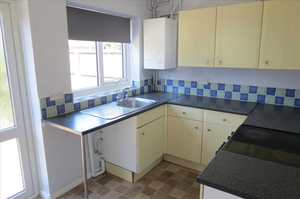 Property photo 3 of 7 Kitchen: