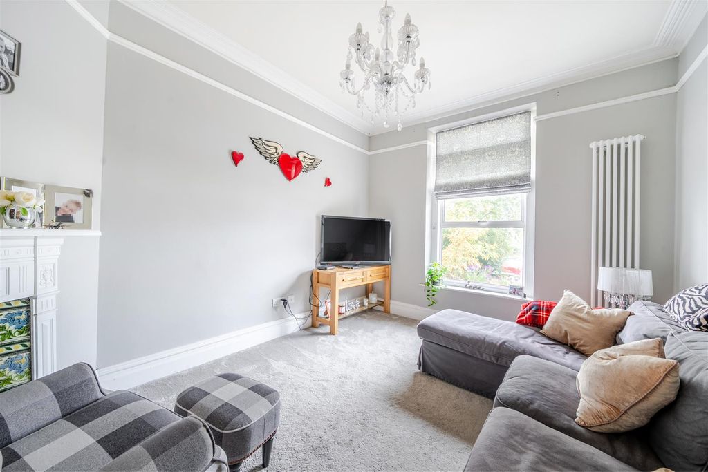 Property photo 3 of 21 1369102-27-68F24Ad4A3Fcb.Jpg