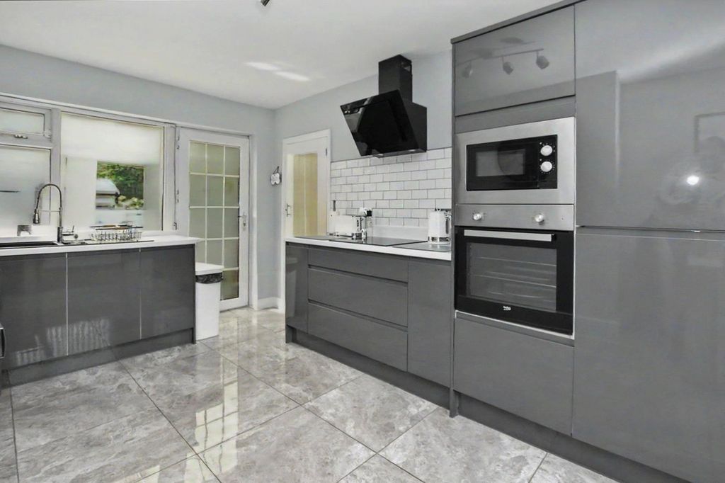 Property photo 3 of 16 Picture No. 35