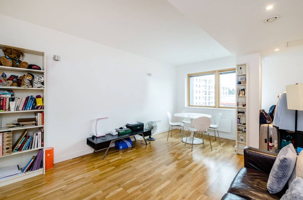 Property photo 1 of 6