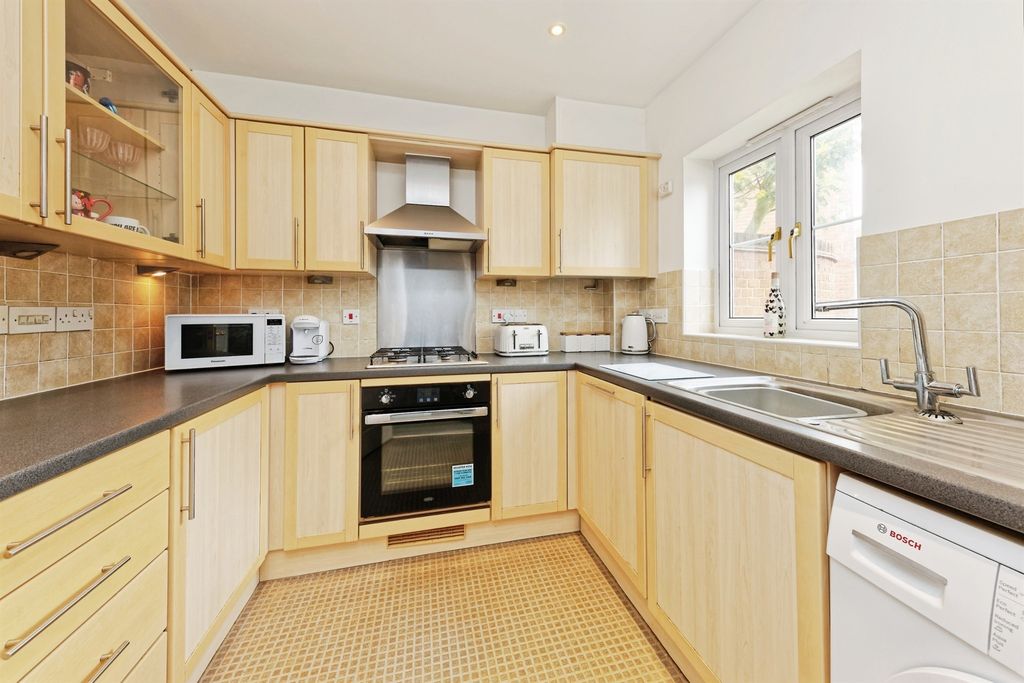 Property photo 3 of 20