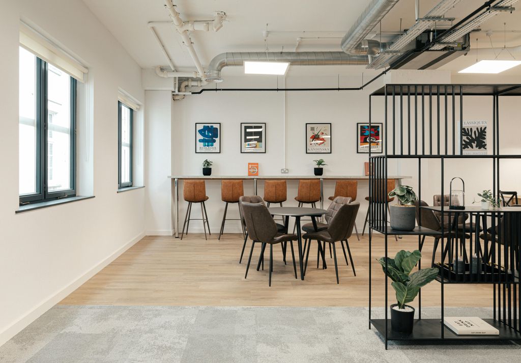 Property photo 3 of 10 St James Square 3rd Floor5.Jpg