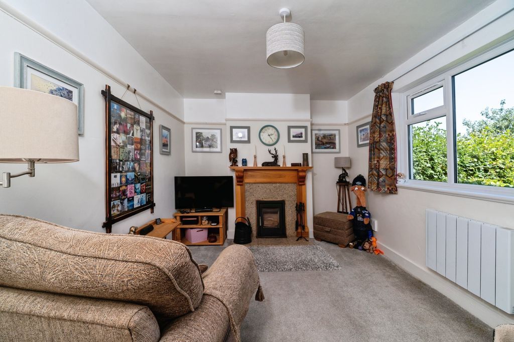 Property photo 3 of 25 Sitting Room