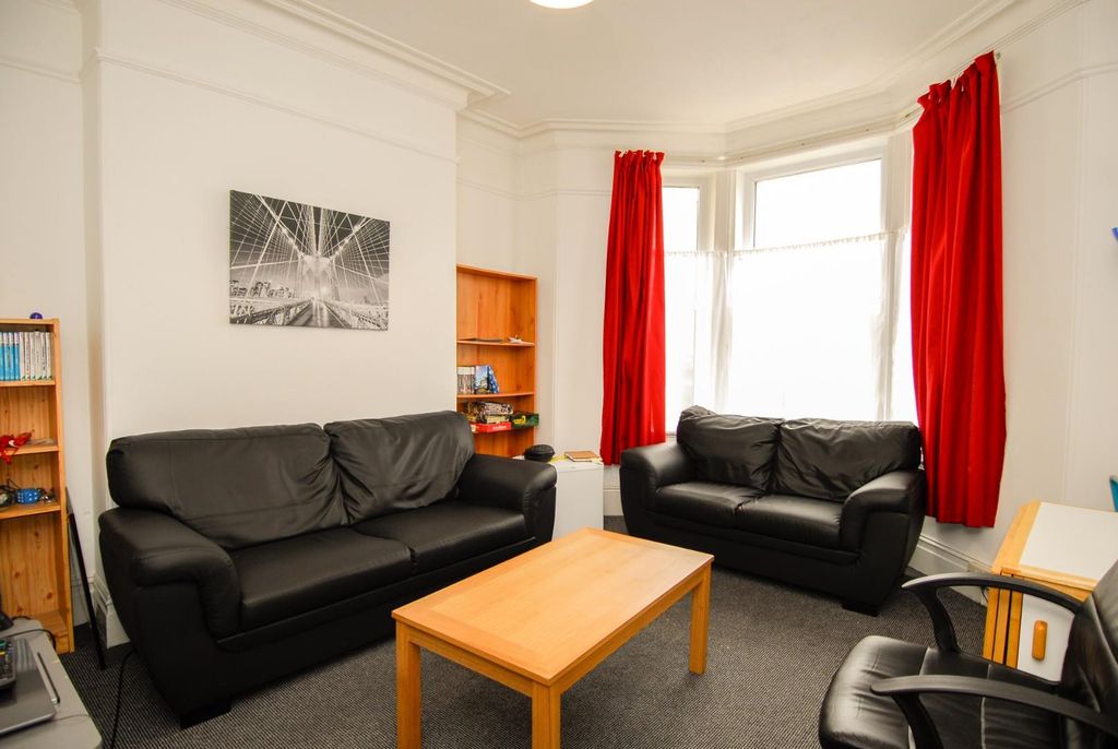 Property photo 1 of 12 12Glenparkave002.Jpg