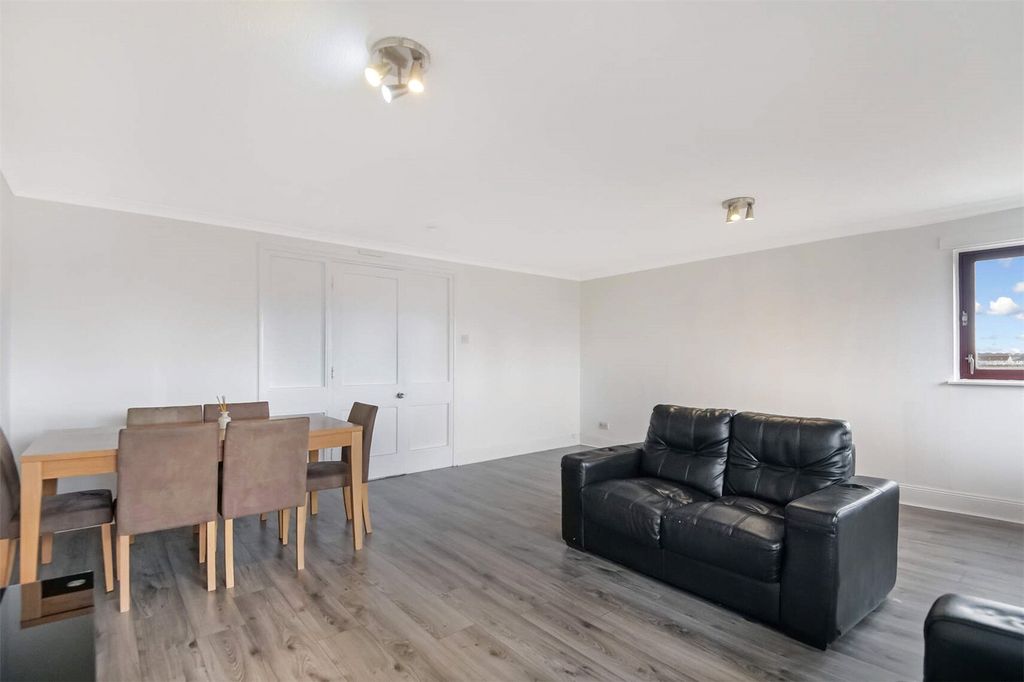 Property photo 3 of 18 Picture No. 06