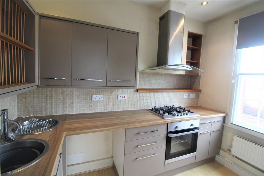 Property photo 3 of 7 Kitchen.Jpg