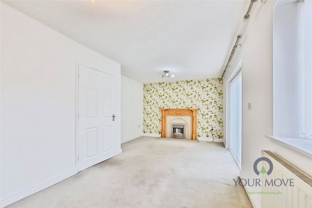 Property photo 3 of 11 Living Room