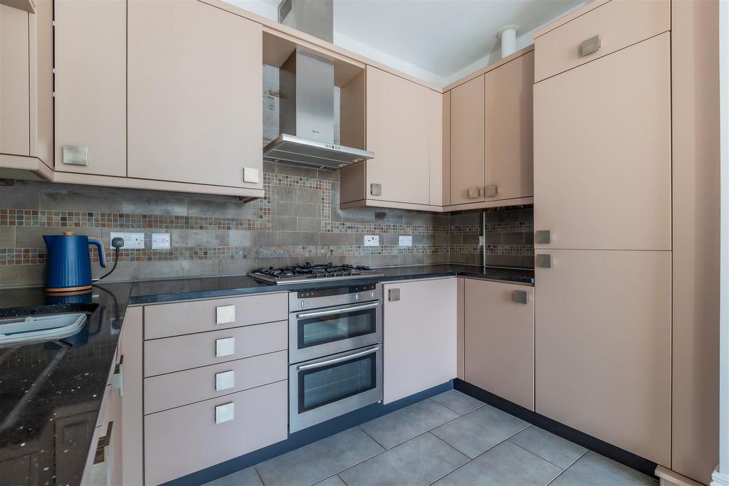 Property photo 3 of 17 11 Glan Y Llyn Apartments-3.Jpg