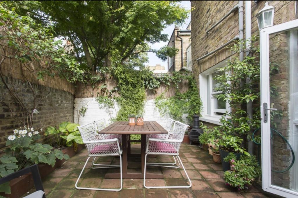 Property photo 3 of 11 Garden 2.Jpg