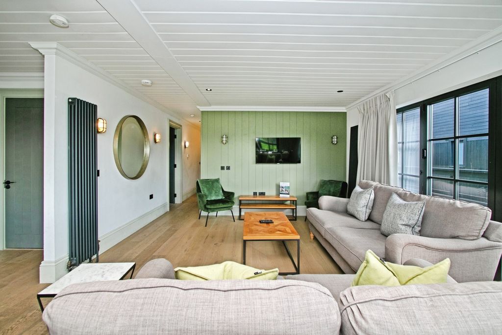 Property photo 2 of 32 Living Room