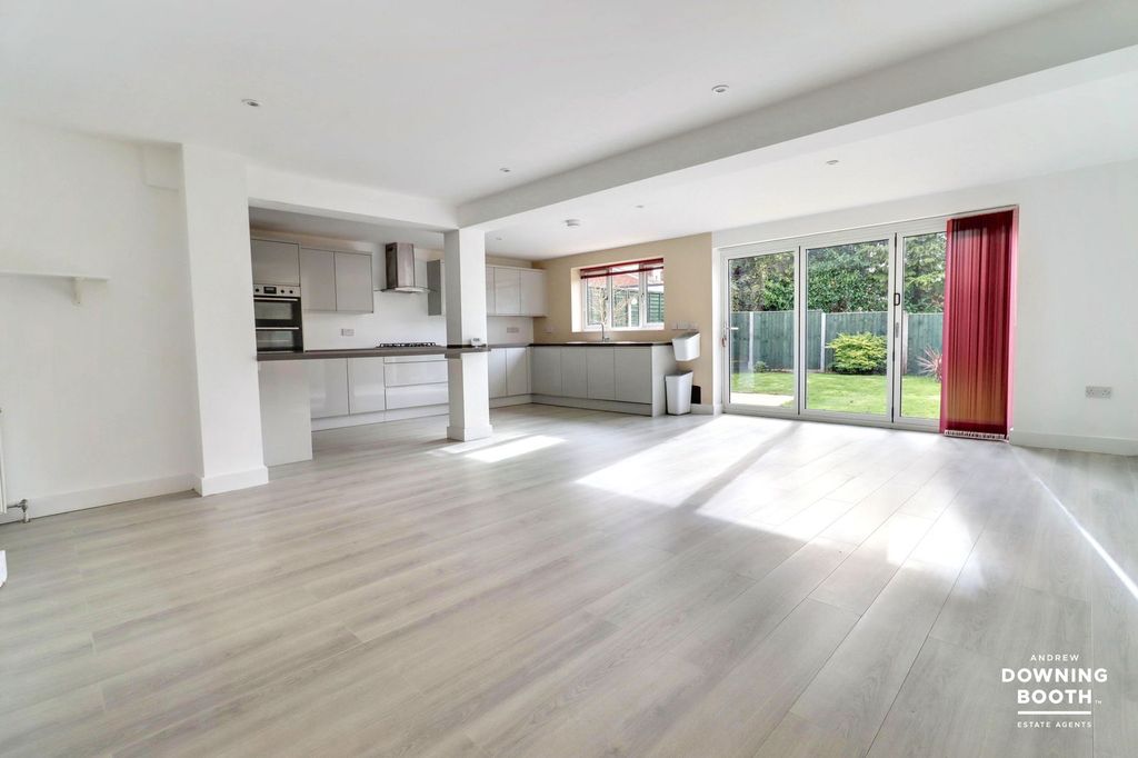 Property photo 3 of 27