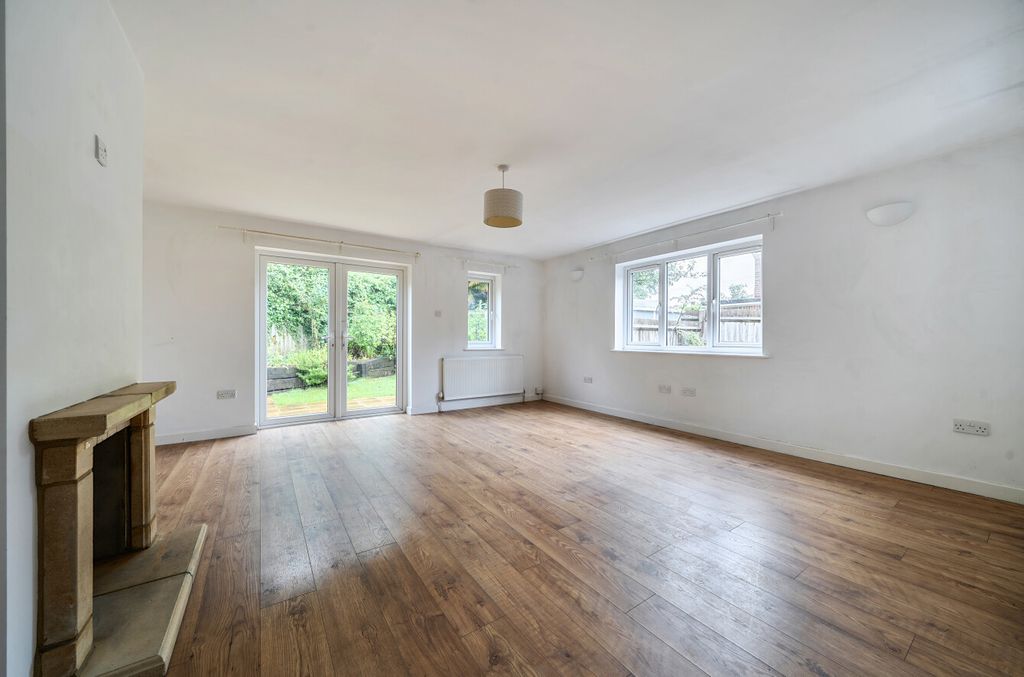 Property photo 3 of 11 1472274-13-6A2031...