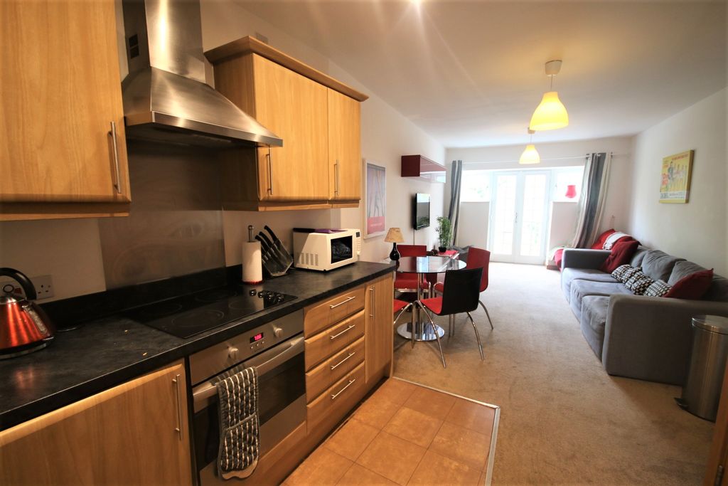 Property photo 3 of 7 Kitchen