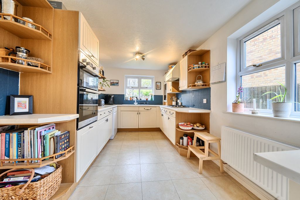 Property photo 3 of 22 Kitchen / Breakfast Room