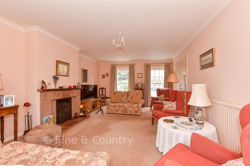 Property photo 3 of 15 Sitting Room