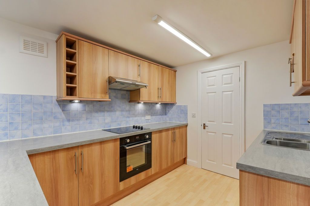 Property photo 3 of 17 Kitchen