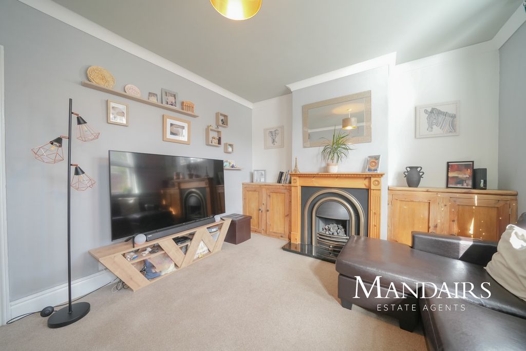 Property photo 2 of 17