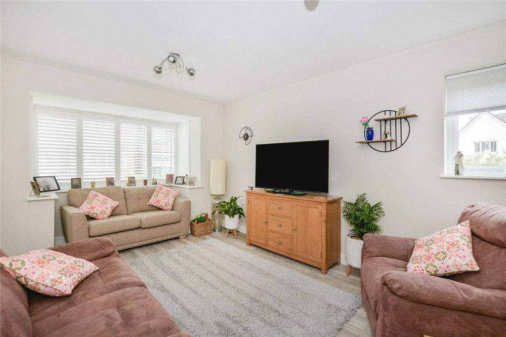 Property photo 2 of 32 Picture No. 24