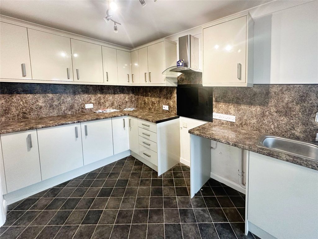 Property photo 3 of 14 Kitchen/Dining Room