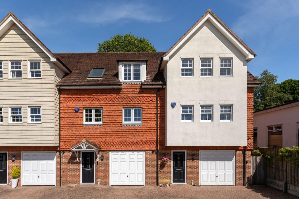 Property photo 1 of 24 12 Townsmead New Externals-2.Jpg
