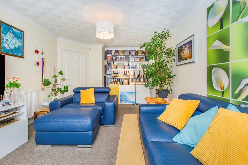 Property photo 3 of 11