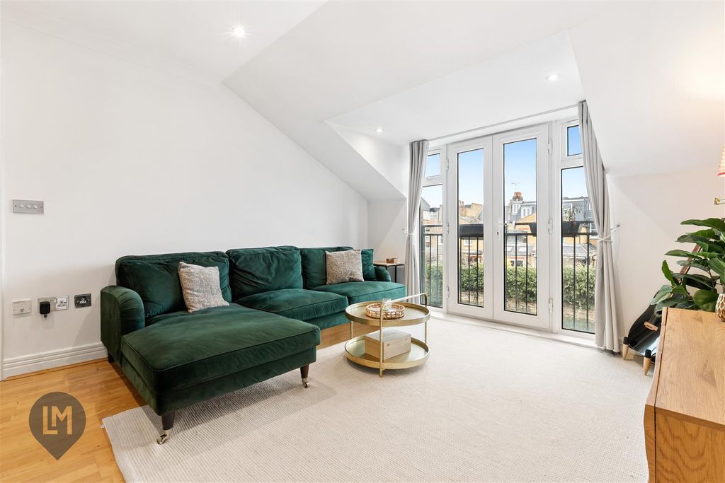 Property photo 2 of 6 Living/Dining Room