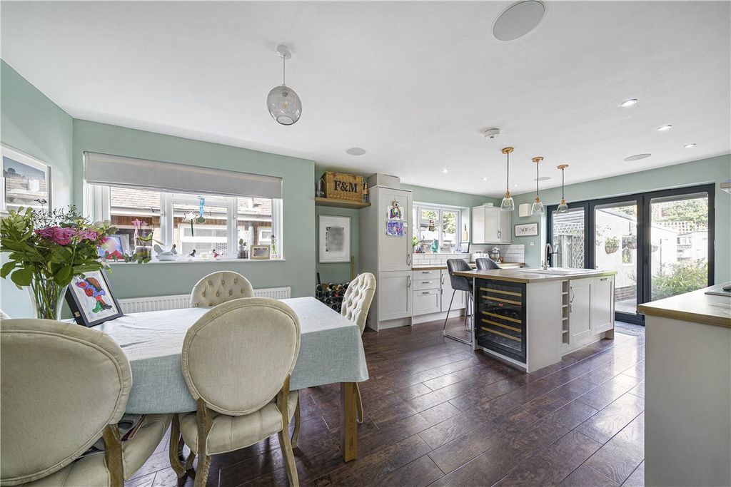 Property photo 2 of 19 Picture No. 16