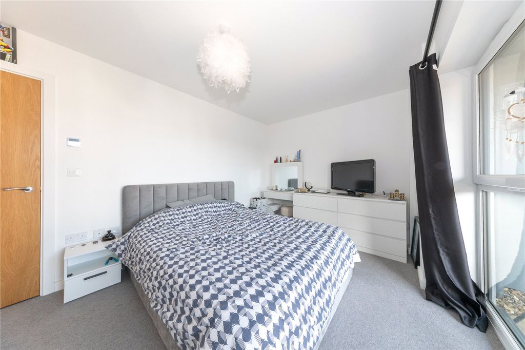 Property photo 2 of 17 Bedroom 1