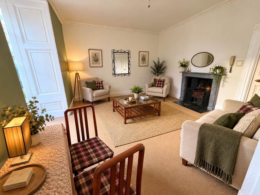 Property photo 3 of 11 Lounge Photo