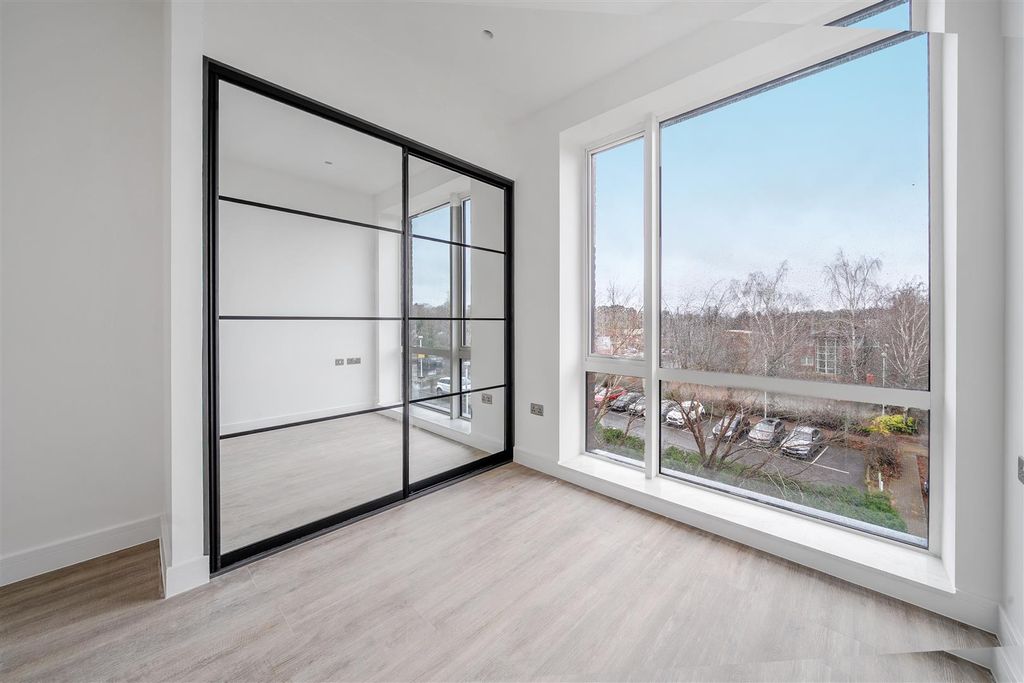 Property photo 2 of 22 1396527-14-6964Cbb04906E.Jpg