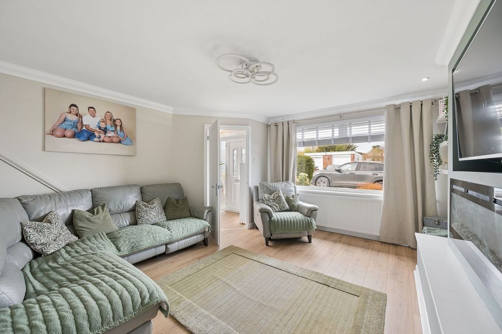 Property photo 2 of 36