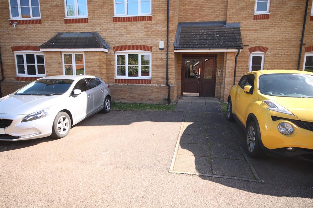 Property photo 3 of 21 Parking Space.Jpg
