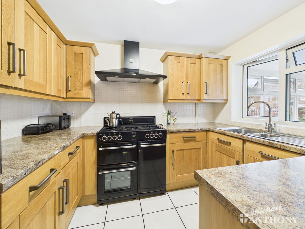 Property photo 2 of 14 Cam02773G0-Pr0349-Still010
