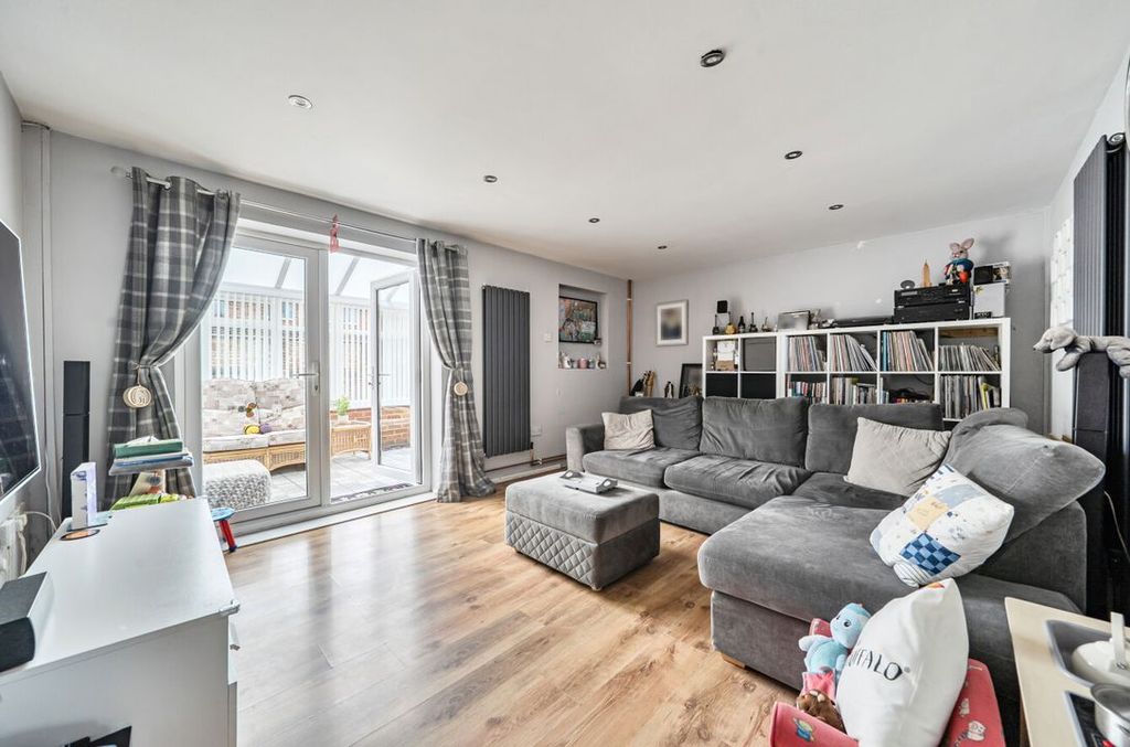 Property photo 2 of 11 147930136A32Af783E42A