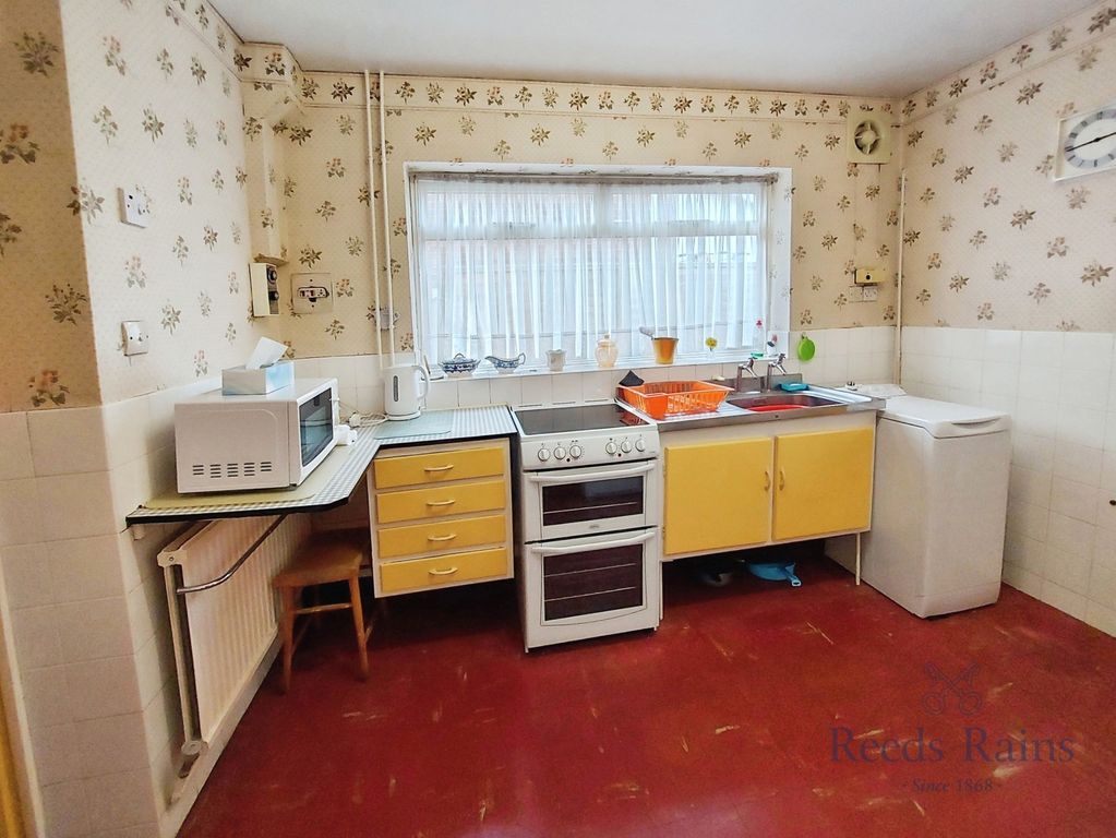 Property photo 2 of 20 Kitchen