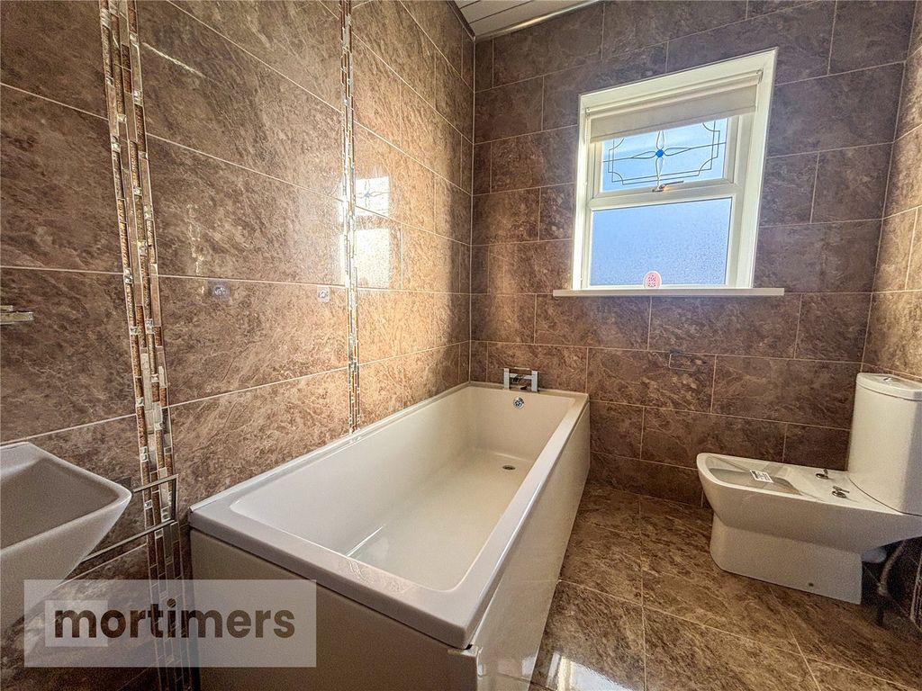 Property photo 3 of 16 Bathroom