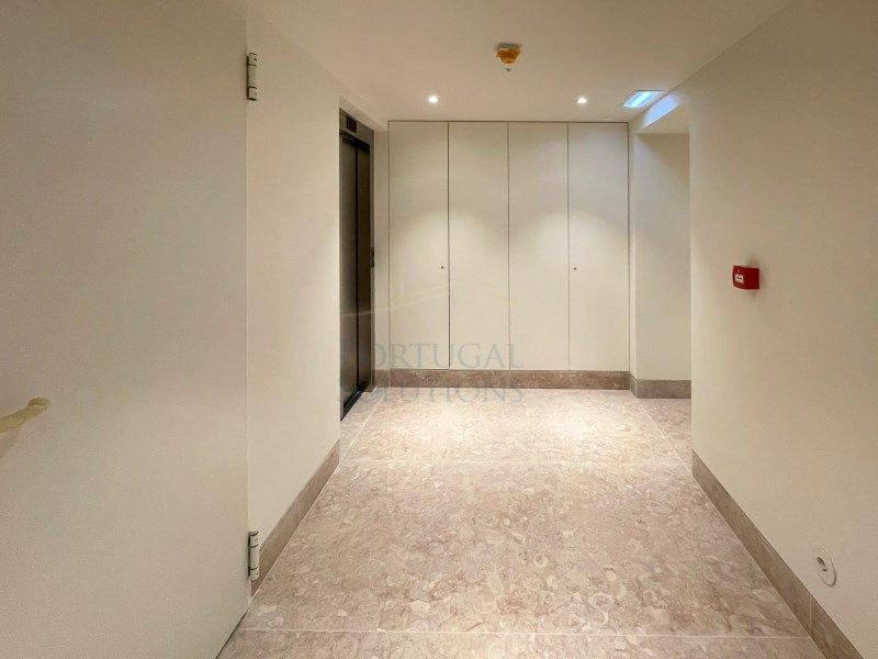 Property photo 2 of 71