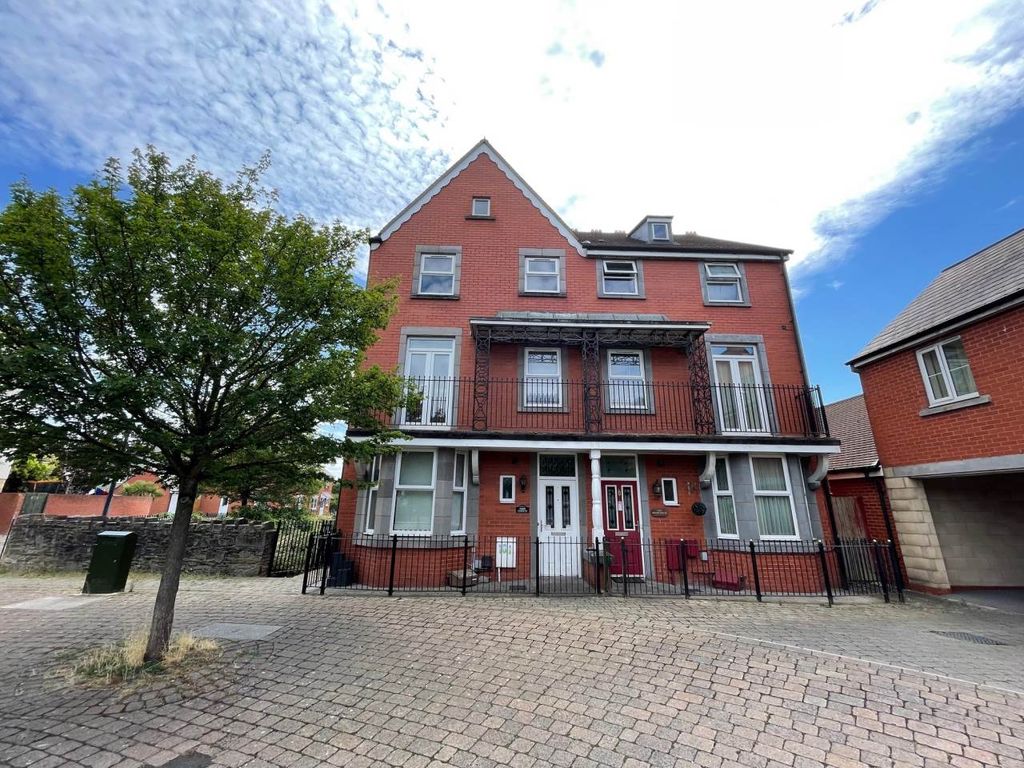 Property photo 1 of 12 Longridge Way 161 New Front