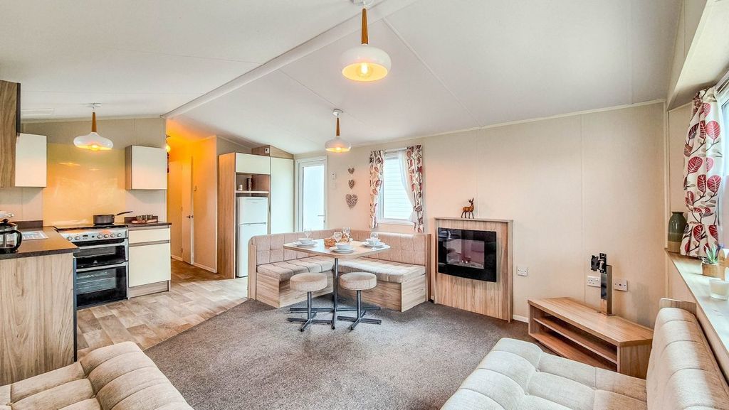 Property photo 1 of 17 Untitled 7