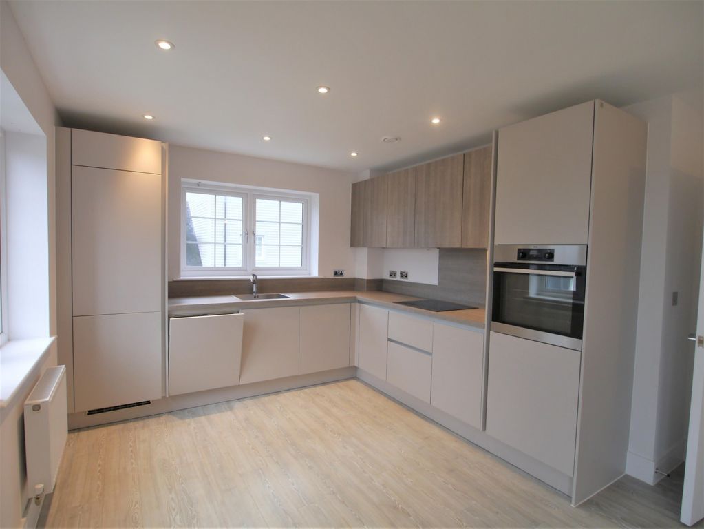 Property photo 2 of 11 Kitchen