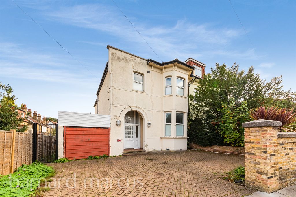 Property photo 2 of 18