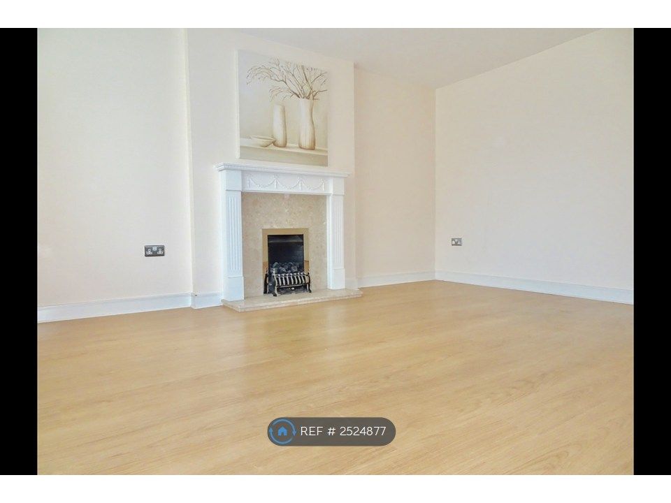 Property photo 1 of 17 Living Room