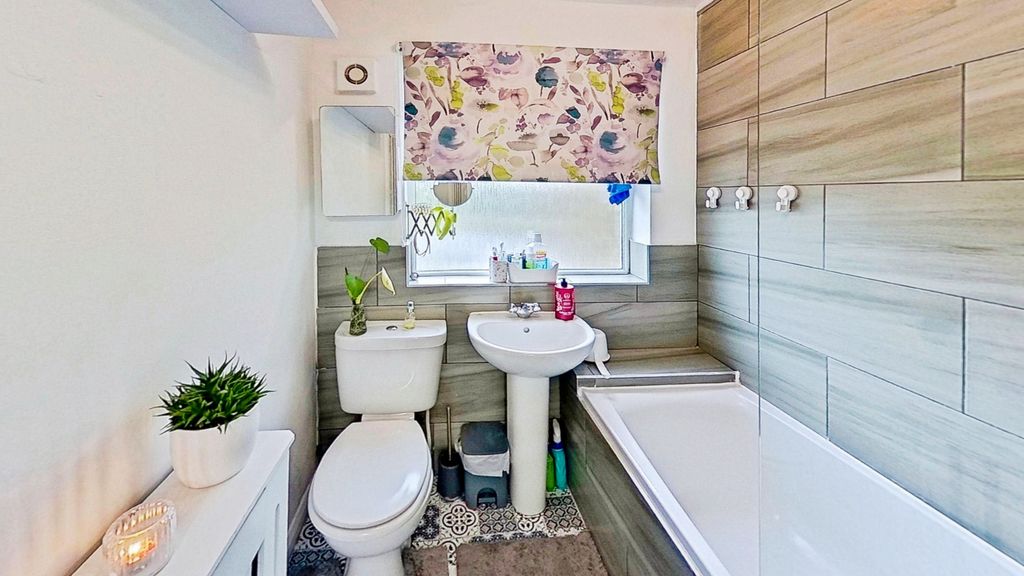 Property photo 3 of 15 Bathroom