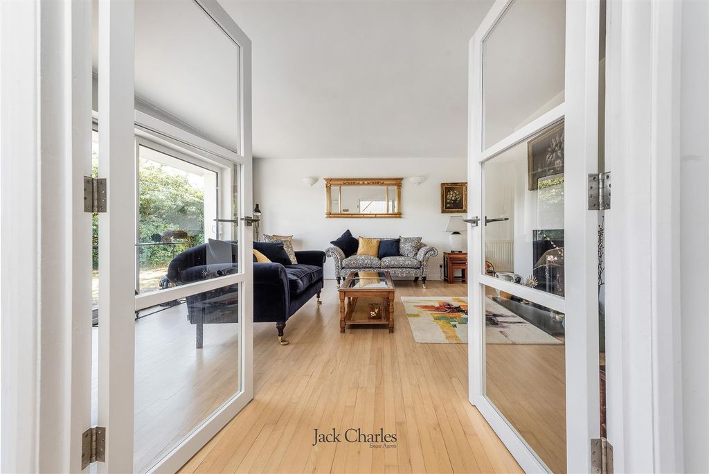 Property photo 3 of 25 4 Culver Drive, Oxted, Rh8 9Hp 003.Jpg
