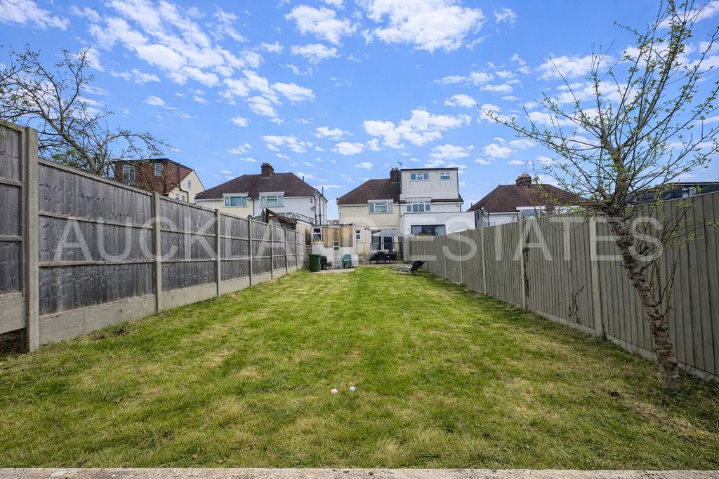 Property photo 2 of 23 Image00005