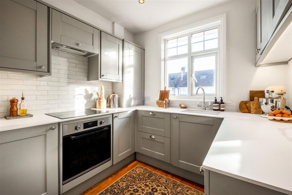 Property photo 3 of 19 48 Braemore Road_2.Jpg