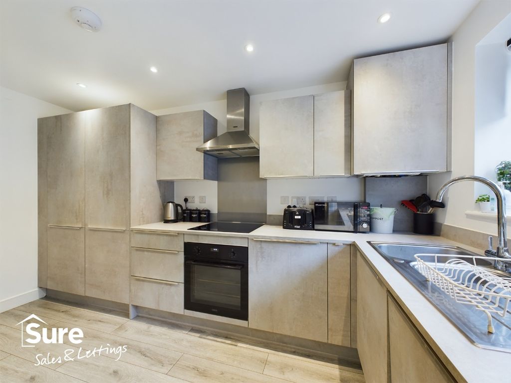 Property photo 2 of 21 3916393