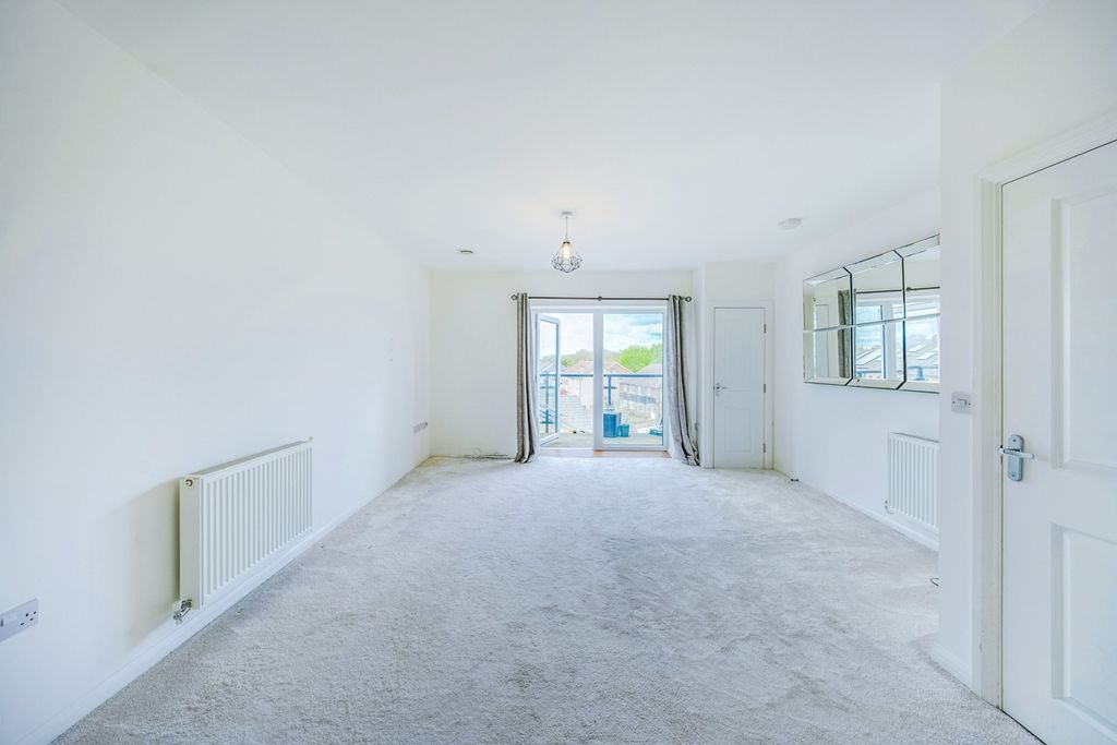 Property photo 3 of 11 97015084-E539-F11...