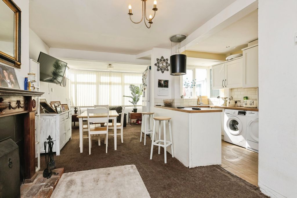 Property photo 2 of 17 Pbox-Img.Jpg